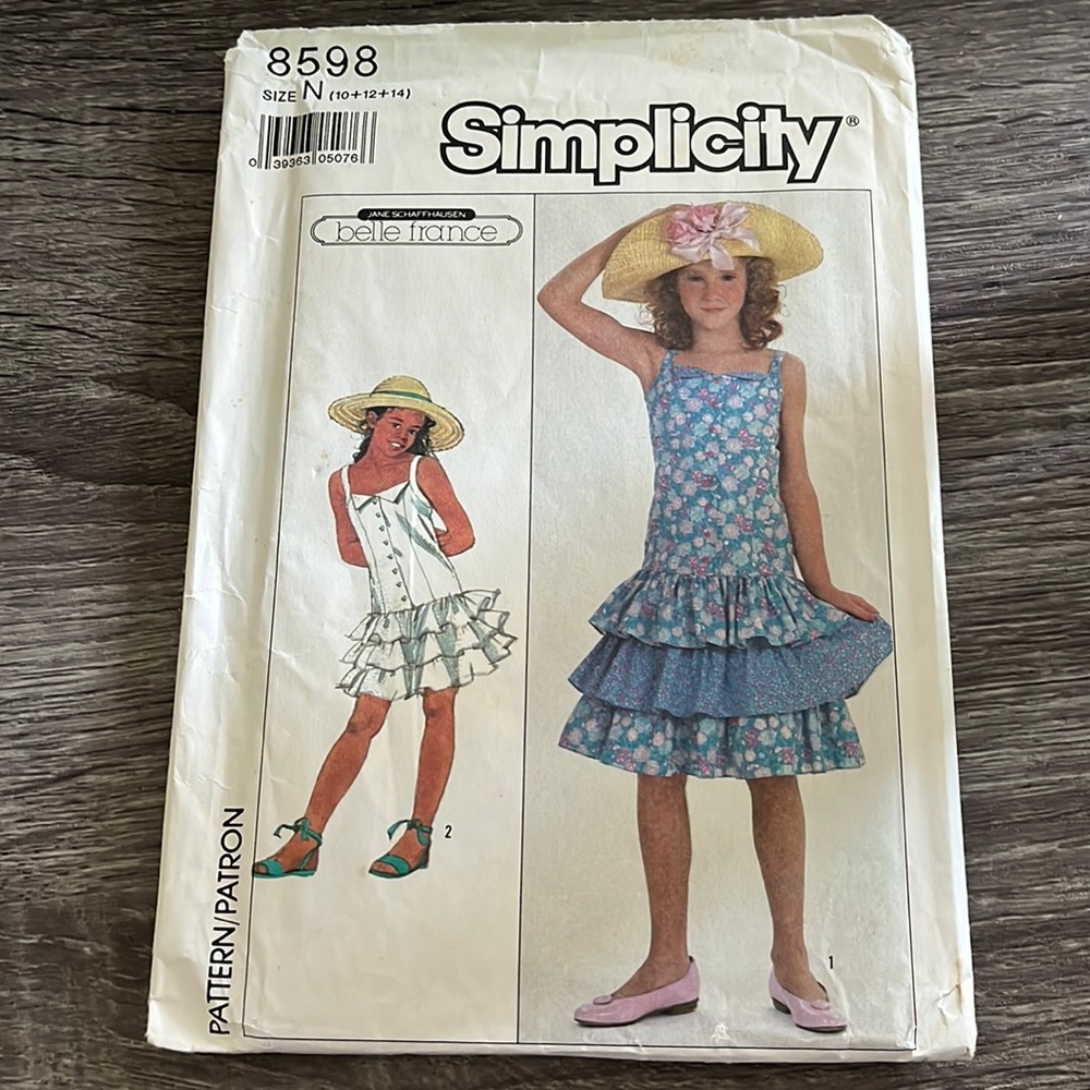 Vintage girls dress pattern